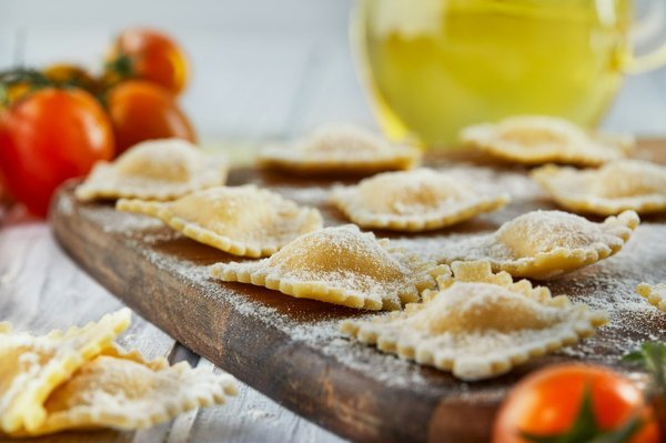 Comment préparer des raviolis maison avec une farce crémeuse et originale ?